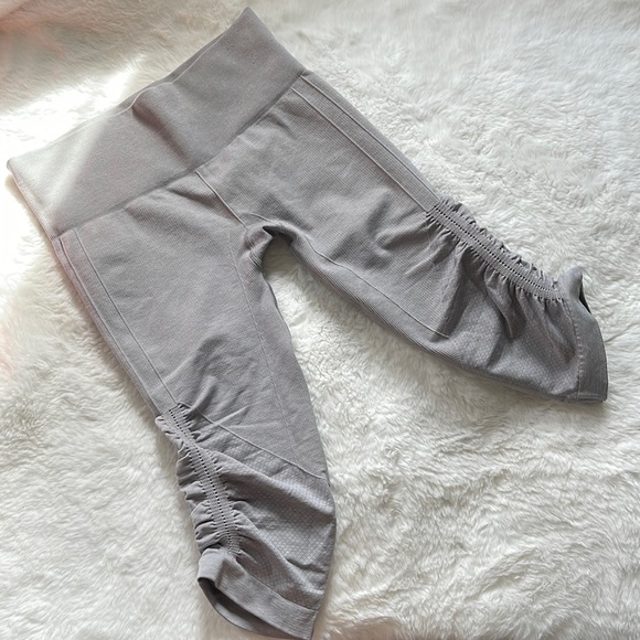 Lululemon gray crop legging - Picture 1 of 3